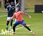 01.06.2026, Fussball, DFB-Nationalmannschaft Deutschland, letztes Training vor Abreise nach USA zur WM 2026, am DFB-Campus in Frankfurt am Main.     Torwart Jonas Urbig (Deutschland)