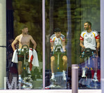 01.06.2026, Fussball, DFB-Nationalmannschaft Deutschland, letztes Training vor Abreise nach USA zur WM 2026, am DFB-Campus in Frankfurt am Main. Spieler trainieren im Fitnessraum auf den Ergometern, von links:  Joshua Kimmich (Deutschland), Alexander Pavlovic (Deutschland), Jonathan Tah (Deutschland),