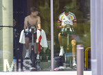 01.06.2026, Fussball, DFB-Nationalmannschaft Deutschland, letztes Training vor Abreise nach USA zur WM 2026, am DFB-Campus in Frankfurt am Main. Spieler trainieren im Fitnessraum auf den Ergometern, von links:  Joshua Kimmich (Deutschland), Alexander Pavlovic (Deutschland) 