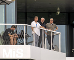 01.06.2026, Fussball, DFB-Nationalmannschaft Deutschland, letztes Training vor Abreise nach USA zur WM 2026, am DFB-Campus in Frankfurt am Main. v.li: Hannes Wolf (Sportdirektor Nachwuchs, Training und Entwicklung, DFB), Sportdirektor Rudi Völler (Deutschland), DFB-Geschäftsführer Andreas Rettig (Deutschland) beobachten das Training vom Balkon am Trainingsgelände.