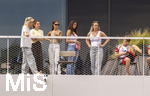 01.06.2026, Fussball, DFB-Nationalmannschaft Deutschland, letztes Training vor Abreise nach USA zur WM 2026, am DFB-Campus in Frankfurt am Main. Die Frauen der Nationalspieler beobachten das letzte Training vom Balkon am Trainingsplatz aus, v.li:  Sina Groß, Frau von Pascal Groß (Deutschland), Lena Wurzenberger, Frau von Bundestrainer Julian Nagelsmann (Deutschland), Lina Kimmich, Frau von Joshua Kimmich (Deutschland),  Tanja Undav, Frau von Deniz Undav (Deutschland), Eileen, Freundin von Torwart Alexander Nübel (Deutschland),  Lennart Karl (Deutschland), 