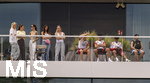 01.06.2026, Fussball, DFB-Nationalmannschaft Deutschland, letztes Training vor Abreise nach USA zur WM 2026, am DFB-Campus in Frankfurt am Main. Die Frauen der Nationalspieler beobachten das letzte Training vom Balkon am Trainingsplatz aus, v.li:  Sina Groß, Frau von Pascal Groß (Deutschland), Lena Wurzenberger, Frau von Bundestrainer Julian Nagelsmann (Deutschland), Lina Kimmich, Frau von Joshua Kimmich (Deutschland),  Tanja Undav, Frau von Deniz Undav (Deutschland), Eileen, Freundin von Torwart Alexander Nübel (Deutschland),  Lennart Karl (Deutschland), Alexander Pavlovic (Deutschland), Nathaniel Brown (Deutschland), Sabrina Schlotterbeck, Frau von Nico Schlotterbeck (Deutschland) 