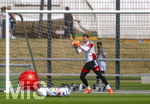 01.06.2026, Fussball, DFB-Nationalmannschaft Deutschland, letztes Training vor Abreise nach USA zur WM 2026, am DFB-Campus in Frankfurt am Main. Torwart Manuel Neuer (Deutschland) beim Balltraining.