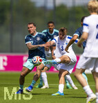 01.06.2026, Fussball, DFB-Nationalmannschaft Deutschland, letztes Training vor Abreise nach USA zur WM 2026, am DFB-Campus in Frankfurt am Main. li: David Raum (Deutschland) gegen Niklas Pyyhtia (Finnland) 