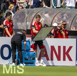 01.06.2026, Fussball, DFB-Nationalmannschaft Deutschland, letztes Training vor Abreise nach USA zur WM 2026, am DFB-Campus in Frankfurt am Main. Bundestrainer Julian Nagelsmann (Deutschland) macht seinen Taktikplan auf der großen Taktiktafel.