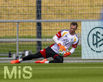 01.06.2026, Fussball, DFB-Nationalmannschaft Deutschland, letztes Training vor Abreise nach USA zur WM 2026, am DFB-Campus in Frankfurt am Main. Torwart Manuel Neuer (Deutschland) beim Balltraining.