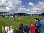 01.06.2026, Fussball, DFB-Nationalmannschaft Deutschland, letztes Training vor Abreise nach USA zur WM 2026, am DFB-Campus in Frankfurt am Main. Übersicht Trainingsplatz, das Match wird von der versammelten Presse beobachtet.