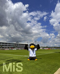 01.06.2026, Fussball, DFB-Nationalmannschaft Deutschland, letztes Training vor Abreise nach USA zur WM 2026, am DFB-Campus in Frankfurt am Main. Übersicht Trainingsplatz, DFB-Maskottchen Paule posiert vor den Fotografen.