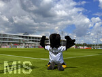 01.06.2026, Fussball, DFB-Nationalmannschaft Deutschland, letztes Training vor Abreise nach USA zur WM 2026, am DFB-Campus in Frankfurt am Main. Übersicht Trainingsplatz, DFB-Maskottchen Paule posiert vor den Fotografen.