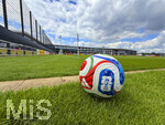 01.06.2026, Fussball, DFB-Nationalmannschaft Deutschland, letztes Training vor Abreise nach USA zur WM 2026, am DFB-Campus in Frankfurt am Main. Übersicht Trainingsplatz, ADIDAS-FIFA-Spielball der WM 2026 am Spielfeldrand 