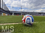 01.06.2026, Fussball, DFB-Nationalmannschaft Deutschland, letztes Training vor Abreise nach USA zur WM 2026, am DFB-Campus in Frankfurt am Main. Übersicht Trainingsplatz, ADIDAS-FIFA-Spielball der WM 2026 am Spielfeldrand 