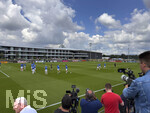 01.06.2026, Fussball, DFB-Nationalmannschaft Deutschland, letztes Training vor Abreise nach USA zur WM 2026, am DFB-Campus in Frankfurt am Main. Übersicht Trainingsplatz, das Match wird von der versammelten Presse beobachtet.