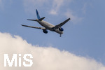 01.06.2026, Fussball, DFB-Nationalmannschaft Deutschland, letztes Training vor Abreise nach USA zur WM 2026, am DFB-Campus in Frankfurt am Main. Eine Passagiermaschine der UNITED-Airlines (USA), eine Boeing 777-224 