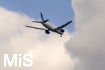 01.06.2026, Fussball, DFB-Nationalmannschaft Deutschland, letztes Training vor Abreise nach USA zur WM 2026, am DFB-Campus in Frankfurt am Main. Eine Passagiermaschine der UNITED-Airlines (USA), eine Boeing 777-224 