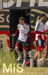 01.06.2026, Fussball, DFB-Nationalmannschaft Deutschland, letztes Training vor Abreise nach USA zur WM 2026, am DFB-Campus in Frankfurt am Main. Florian Wirtz (Deutschland) steigt aus dem Mannschaftsbus aus.