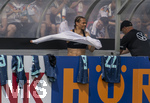 01.06.2026, Fussball, DFB-Nationalmannschaft Deutschland, letztes Training vor Abreise nach USA zur WM 2026, am DFB-Campus in Frankfurt am Main. Leroy Sane (Deutschland) zieht sein Shirt an, darunter trägt er den Brustgurt für die Körper-Messwertüberwachung.