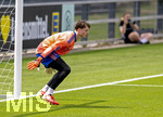 01.06.2026, Fussball, DFB-Nationalmannschaft Deutschland, letztes Training vor Abreise nach USA zur WM 2026, am DFB-Campus in Frankfurt am Main. Testspiel Deutschland - Finnland,  Torwart Jonas Urbig (Deutschland) 