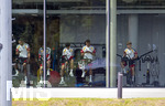 01.06.2026, Fussball, DFB-Nationalmannschaft Deutschland, letztes Training vor Abreise nach USA zur WM 2026, am DFB-Campus in Frankfurt am Main. Ergometer-Training im Gymnastikraum. v.li: Jonathan Tah (Deutschland), Florian Wirtz (Deutschland), Nathaniel Brown (Deutschland), Jamal Musiala (Deutschland), Lennart Karl (Deutschland) 