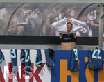 01.06.2026, Fussball, DFB-Nationalmannschaft Deutschland, letztes Training vor Abreise nach USA zur WM 2026, am DFB-Campus in Frankfurt am Main. Leroy Sane (Deutschland) zieht sein Shirt an, darunter trägt er den Brustgurt für die Körper-Messwertüberwachung.