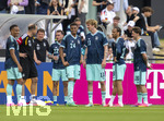 01.06.2026, Fussball, DFB-Nationalmannschaft Deutschland, letztes Training vor Abreise nach USA zur WM 2026, am DFB-Campus in Frankfurt am Main. Testspiel Deutschland - Finnland, von links:  Jamie Leweling (Deutschland), Mannschaftsarzt Dr. Jochen Hahne, Team-Psychologe Dr. Philipp Laux, David Raum (Deutschland), Malick Thiaw (Deutschland), Nick Woltemade (Deutschland), Leroy Sane (Deutschland), Angelo Stiller (Deutschland) 