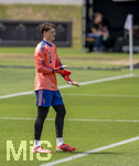 01.06.2026, Fussball, DFB-Nationalmannschaft Deutschland, letztes Training vor Abreise nach USA zur WM 2026, am DFB-Campus in Frankfurt am Main. Testspiel Deutschland - Finnland,  Torwart Jonas Urbig (Deutschland) mit Rückennummer 1   