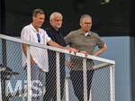 01.06.2026, Fussball, DFB-Nationalmannschaft Deutschland, letztes Training vor Abreise nach USA zur WM 2026, am DFB-Campus in Frankfurt am Main. v.li: Hannes Wolf (Sportdirektor Nachwuchs, Training und Entwicklung, DFB), Sportdirektor Rudi Völler (Deutschland), DFB-Geschäftsführer Andreas Rettig (Deutschland) beobachten das Trainingsspiel gegen Finnland am Trainingsplatz vom Balkon aus.