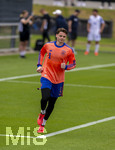 01.06.2026, Fussball, DFB-Nationalmannschaft Deutschland, letztes Training vor Abreise nach USA zur WM 2026, am DFB-Campus in Frankfurt am Main. Testspiel Deutschland - Finnland,  Torwart Jonas Urbig (Deutschland)  
