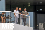 01.06.2026, Fussball, DFB-Nationalmannschaft Deutschland, letztes Training vor Abreise nach USA zur WM 2026, am DFB-Campus in Frankfurt am Main. v.li: Hannes Wolf (Sportdirektor Nachwuchs, Training und Entwicklung, DFB), Sportdirektor Rudi Völler (Deutschland), DFB-Geschäftsführer Andreas Rettig (Deutschland) beobachten das Trainingsspiel gegen Finnland am Trainingsplatz vom Balkon aus.