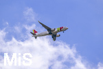01.06.2026, Fussball, DFB-Nationalmannschaft Deutschland, letztes Training vor Abreise nach USA zur WM 2026, am DFB-Campus in Frankfurt am Main. Eine Passagiermaschine der TAP Portugal fliegt über das Gelände im Landeanflug auf den Airport Frankfurt am Main. CS-TNV, GRAO VASCO, Airbus A320-214, 