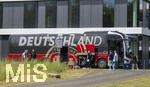 01.06.2026, Fussball, DFB-Nationalmannschaft Deutschland, letztes Training vor Abreise nach USA zur WM 2026, am DFB-Campus in Frankfurt am Main. Der Mannschaftsbus der Deutschen Nationalmannschaft steht am Gelände.