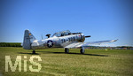 11.06.2026, Bad Wörishofen (Unterallgäu), Ein Flugzeug-Oldtimer steht geparkt, die North American T-6 war ein einmotoriges Schulflugzeug des US-amerikanischen Herstellers North American Aviation aus der Zeit des Zweiten Weltkrieges, TA-328, US Airforce 86828