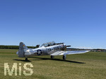 11.06.2026, Bad Wörishofen (Unterallgäu), Ein Flugzeug-Oldtimer steht geparkt, die North American T-6 war ein einmotoriges Schulflugzeug des US-amerikanischen Herstellers North American Aviation aus der Zeit des Zweiten Weltkrieges, TA-328, US Airforce 86828