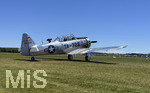 11.06.2026, Bad Wörishofen (Unterallgäu), Ein Flugzeug-Oldtimer steht geparkt, die North American T-6 war ein einmotoriges Schulflugzeug des US-amerikanischen Herstellers North American Aviation aus der Zeit des Zweiten Weltkrieges, TA-328, US Airforce 86828
