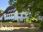 11.06.2026, Die Kreisstadt Mindelheim (Unterallgäu),  Schloss Mindelburg, Innenhof mit dem Verwaltungsgebäude der Firma Sachon Verlag. 