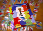 13.06.2026, Mindelheim (Bayern), das beliebte Sammelheft und die dazugehörigen Sammelbilder gibt es auch wieder zur Fussball-WM 2026 in den USA.  Das Stickeralbum im Mittelpunkt (Bildbearbeitung)