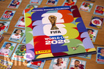 13.06.2026, Mindelheim (Bayern), das beliebte Sammelheft und die dazugehörigen Sammelbilder gibt es auch wieder zur Fussball-WM 2026 in den USA.  Das Stickeralbum im Mittelpunkt  