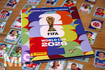 13.06.2026, Mindelheim (Bayern), das beliebte Sammelheft und die dazugehörigen Sammelbilder gibt es auch wieder zur Fussball-WM 2026 in den USA.  Das Stickeralbum im Mittelpunkt  