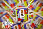 13.06.2026, Mindelheim (Bayern), das beliebte Sammelheft und die dazugehörigen Sammelbilder gibt es auch wieder zur Fussball-WM 2026 in den USA.  Viele Päckchen liegen auf dem Tisch bereit. (Bildbearbeitung)