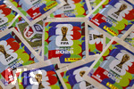 13.06.2026, Mindelheim (Bayern), das beliebte Sammelheft und die dazugehörigen Sammelbilder gibt es auch wieder zur Fussball-WM 2026 in den USA.  Viele Päckchen liegen auf dem Tisch bereit.   