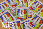 13.06.2026, Mindelheim (Bayern), das beliebte Sammelheft und die dazugehörigen Sammelbilder gibt es auch wieder zur Fussball-WM 2026 in den USA.  Viele Päckchen liegen auf dem Tisch bereit.  