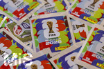 13.06.2026, Mindelheim (Bayern), das beliebte Sammelheft und die dazugehörigen Sammelbilder gibt es auch wieder zur Fussball-WM 2026 in den USA.  Viele Päckchen liegen auf dem Tisch bereit.   