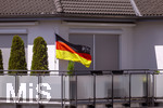 16.06.2026, Fussball WM 2026, Randbilder aus Deutschland, auf einem Balkon einer Wohnung in Bad Wörishofen (Bayern) weht eine Deutschland-Fahne im Wind.