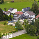 17.06.2026,  Bad Wörishofen im Unterallgäu, Drohnenaufnahmen des Wohngebietes im Süden der Stadt, am Ortsrand an der Hartenthalerstraße. vorne das Ehemalige Cafe Schwermer, derzeit leerstehend.