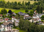 17.06.2026,  Bad Wörishofen im Unterallgäu, Drohnenaufnahmen des Wohngebietes im Süden der Stadt, am Ortsrand an der Hartenthalerstraße.