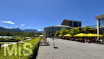 17.06.2026, Forggensee bei Füssen im Allgäu, das Festspielhaus ist gut Besucht, Aussenaufnahme, mit dem Biergarten vorne.