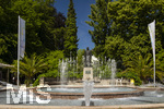 22.06.2026,  Bad Wörishofen im Allgäu, Brunnen mit Wasserspiel am Kneipp-Brunnen, mit Sebastian-Kneipp-Denkmal am Denkmalplatz zu Ehren des berühmten Sohnes der Stadt.  Sebastian Anton Kneipp (geboren am 17. Mai 1821 in Stephansried in Oberschwaben; gestorben am 17. Juni 1897 in Wörishofen) war ein deutscher römisch-katholischer Priester aus Bayerisch-Schwaben, der als Kaltwassertherapie betreibender Hydrotherapeut und auch Naturheilkundler bekannt geworden ist. Er ist Namensgeber der Kneipp-Medizin und der Wasserkur mit dem Wassertreten, die schon früher angewandt, aber durch ihn erst populär wurde. 