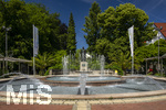 22.06.2026,  Bad Wörishofen im Allgäu, Brunnen mit Wasserspiel am Kneipp-Brunnen, mit Sebastian-Kneipp-Denkmal am Denkmalplatz zu Ehren des berühmten Sohnes der Stadt.  Sebastian Anton Kneipp (geboren am 17. Mai 1821 in Stephansried in Oberschwaben; gestorben am 17. Juni 1897 in Wörishofen) war ein deutscher römisch-katholischer Priester aus Bayerisch-Schwaben, der als Kaltwassertherapie betreibender Hydrotherapeut und auch Naturheilkundler bekannt geworden ist. Er ist Namensgeber der Kneipp-Medizin und der Wasserkur mit dem Wassertreten, die schon früher angewandt, aber durch ihn erst populär wurde. 