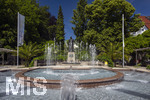 22.06.2026,  Bad Wörishofen im Allgäu, Brunnen mit Wasserspiel am Kneipp-Brunnen, mit Sebastian-Kneipp-Denkmal am Denkmalplatz zu Ehren des berühmten Sohnes der Stadt.  Sebastian Anton Kneipp (geboren am 17. Mai 1821 in Stephansried in Oberschwaben; gestorben am 17. Juni 1897 in Wörishofen) war ein deutscher römisch-katholischer Priester aus Bayerisch-Schwaben, der als Kaltwassertherapie betreibender Hydrotherapeut und auch Naturheilkundler bekannt geworden ist. Er ist Namensgeber der Kneipp-Medizin und der Wasserkur mit dem Wassertreten, die schon früher angewandt, aber durch ihn erst populär wurde. 