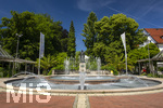 22.06.2026,  Bad Wörishofen im Allgäu, Brunnen mit Wasserspiel am Kneipp-Brunnen, mit Sebastian-Kneipp-Denkmal am Denkmalplatz zu Ehren des berühmten Sohnes der Stadt.  Sebastian Anton Kneipp (geboren am 17. Mai 1821 in Stephansried in Oberschwaben; gestorben am 17. Juni 1897 in Wörishofen) war ein deutscher römisch-katholischer Priester aus Bayerisch-Schwaben, der als Kaltwassertherapie betreibender Hydrotherapeut und auch Naturheilkundler bekannt geworden ist. Er ist Namensgeber der Kneipp-Medizin und der Wasserkur mit dem Wassertreten, die schon früher angewandt, aber durch ihn erst populär wurde. 