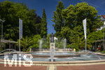 22.06.2026,  Bad Wörishofen im Allgäu, Brunnen mit Wasserspiel am Kneipp-Brunnen, mit Sebastian-Kneipp-Denkmal am Denkmalplatz zu Ehren des berühmten Sohnes der Stadt.  Sebastian Anton Kneipp (geboren am 17. Mai 1821 in Stephansried in Oberschwaben; gestorben am 17. Juni 1897 in Wörishofen) war ein deutscher römisch-katholischer Priester aus Bayerisch-Schwaben, der als Kaltwassertherapie betreibender Hydrotherapeut und auch Naturheilkundler bekannt geworden ist. Er ist Namensgeber der Kneipp-Medizin und der Wasserkur mit dem Wassertreten, die schon früher angewandt, aber durch ihn erst populär wurde. 